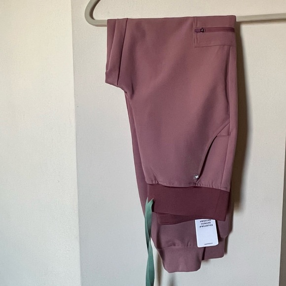 FIGS Mineral Mauve scrub set - Picture 4 of 5